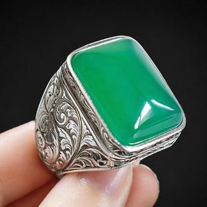 手彫りシルバーリング、グリーンアキーク長方形ストーン付き – イスラムのステートメントリング（男性用）