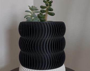 Indoor Planter with drainage holes and drip tray. Swirly design. 3D Printed
