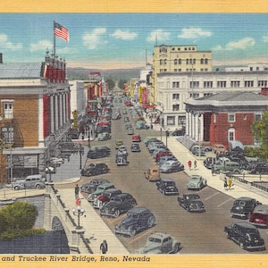 Carte postale en lin de Virginia Street Truckee River Bridge Cars Reno Nevada des années 40