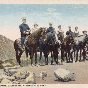 Cartolina con ufficiali militari, mogli e cavalieri, Summit Mt Low, California, anni '10