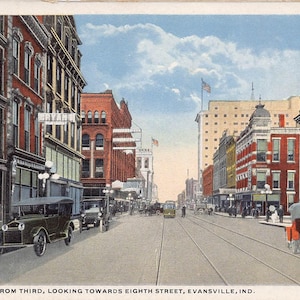Carte postale des années 1920, les voitures de la rue principale d'Evansville, Indiana