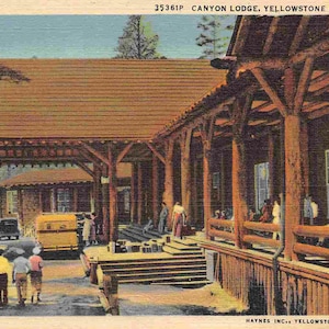 Entrée du Canyon Lodge Parc National de Yellowstone au Wyoming Carte postale en lin des années 40
