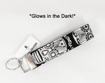 Glow in the Dark Key Fob Sugar Skull wrist key lanyard key chains halloween gothic dia de los muertos day of the dead keychain ring