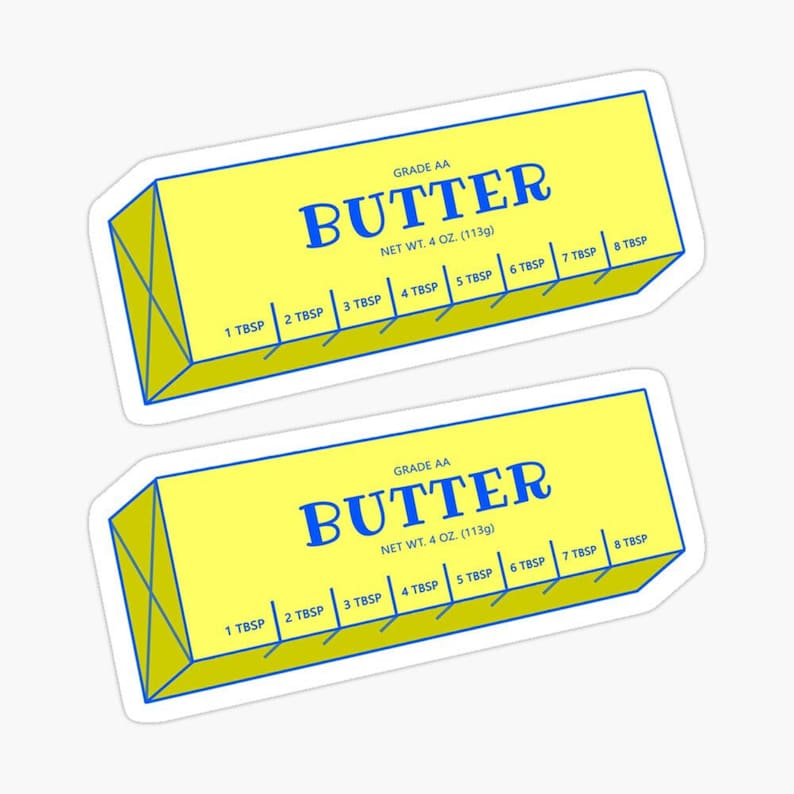 Pode incluir: Dois adesivos amarelos e azuis com o texto "GRADE AA BUTTER NET WT. 4 OZ. (113g)" e um diagrama de bast&atilde;o mostrando de 1 a 8 colheres de sopa de manteiga.