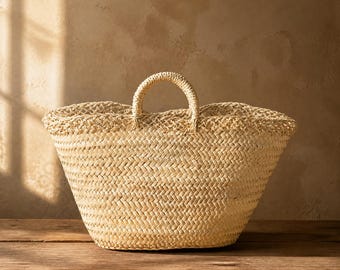 Handwoven Palm Leaf Market Tote – Natural Straw Beach Basket, Open-Weave Design