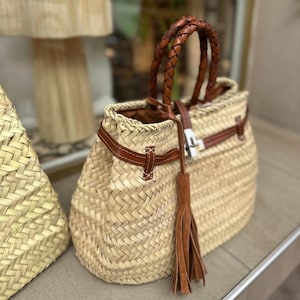 Toppväska med handtag och pompom: Vävd palmbladsväska Trendig och miljövänlig shopping