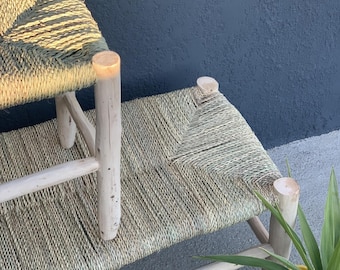 BANC artisanal avec de la paille : bois d'eucalyptus marocain bohème chic