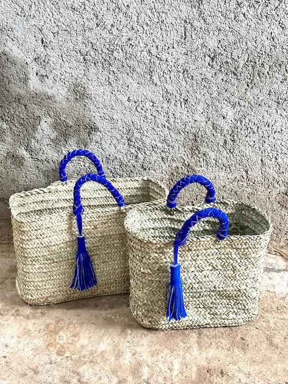 Woven Palm Leaf Bag with pompom: Trendy & Eco-Friendly Shopping