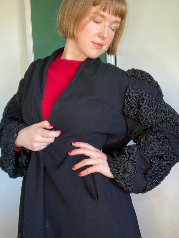 Beautiful Jet Black Vintage 1940s 50s Curly Lambsw