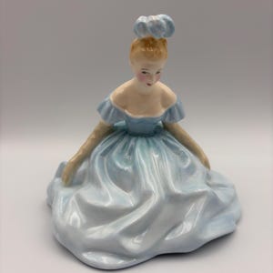 Royal Doulton Figurine &quot;Debutante&quot; HN2210 – Designed by Peggy Davies – Issued 1958-1967