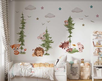 Vinilos decorativos de animales bebés en acuarela: decoración para habitación infantil con pinos y bosque