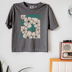 Comfort Colors boxy  Retro Floral Boho Crop Top, Flower Cropped Shirt, Vintage Botanical Nature Boxy Tee, Cottacore Aesthetic Cropped Top