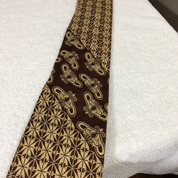 Vintage 1970s Wide Tie Polyester Loud Print Princ… - image 3