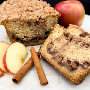 Apple Streusel Loaf That Tastes Like Cozy Comfort!