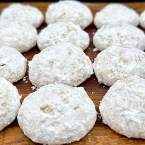 Italian Wedding Cookie Bliss – Buttery, Powdered Sugar Perfection for Every Celebration!