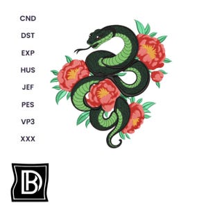 Pode incluir: Uma cobra verde-escura com detalhes em verde claro enrolada em torno de flores vermelhas e rosa com folhas verdes, em um fundo branco. Um logotipo preto e branco com a letra "B" está no canto inferior esquerdo.