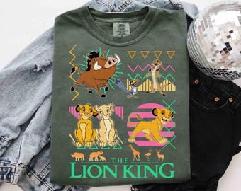 Camisetas retro de Disney El Rey León de los 90 con colores clásicos y cómodos, camiseta de Simba, Timón, Pumba y Kevin, viaje familiar a Magic Kingdom Disneyland 2026
