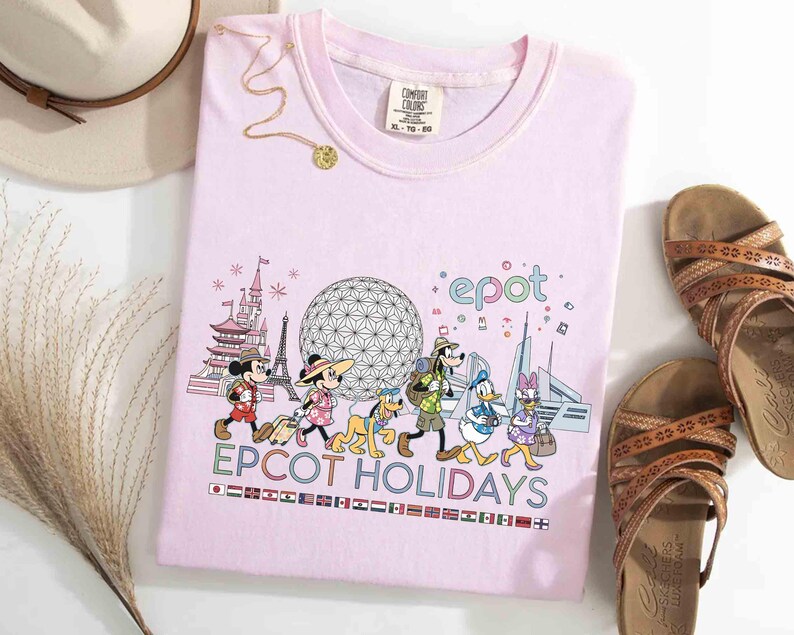 Comfort Color Mickey & Friends Epcot Holidays-tröja, World Showcase Skyline-tröja, Epcot-resor runt om i världen, Epcot Festival-familjeresa bild 4