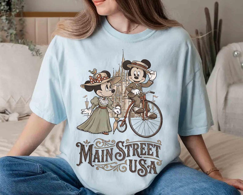 Vintage Musse och Mimmi Main Street USA-tröja, klassisk Disney-tröja för par på cykel, t-shirt med Disney-motiv, WDW Magic Kingdom-kläder bild 1