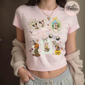 ミッキーと仲間たちのヒョウ柄コケットボウ アニマルキングダム ベビーTシャツ、ディズニー サファリモード レッツ ゲット ワイルド クロップトップ レディースTシャツ、WDW トリップ 2025