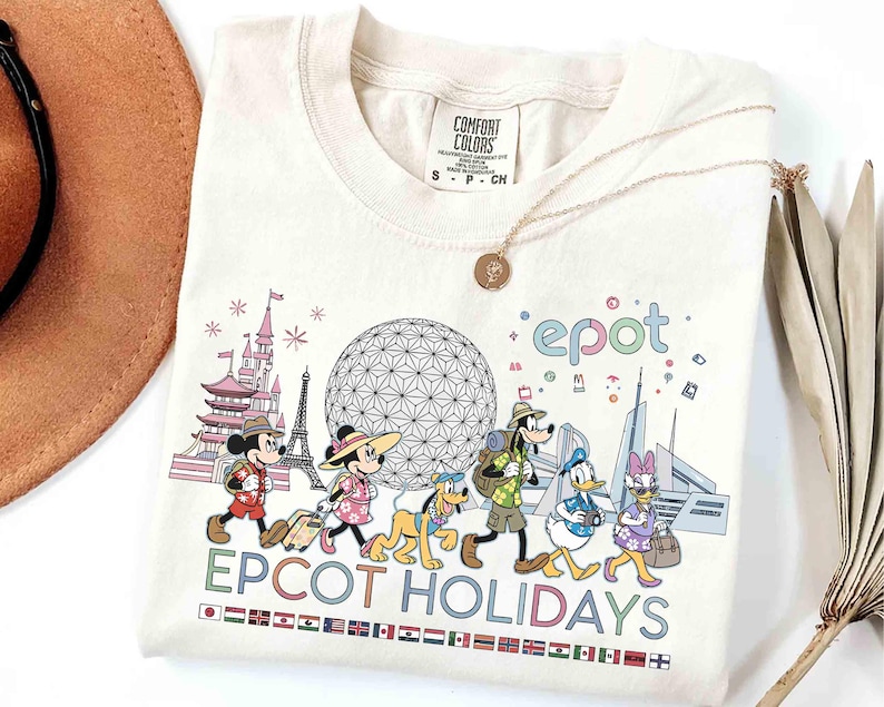 Comfort Color Mickey & Friends Epcot Holidays-tröja, World Showcase Skyline-tröja, Epcot-resor runt om i världen, Epcot Festival-familjeresa bild 1