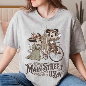 Vintage Musse och Mimmi Main Street USA-tröja, klassisk Disney-tröja för par på cykel, t-shirt med Disney-motiv, WDW Magic Kingdom-kläder bild 3
