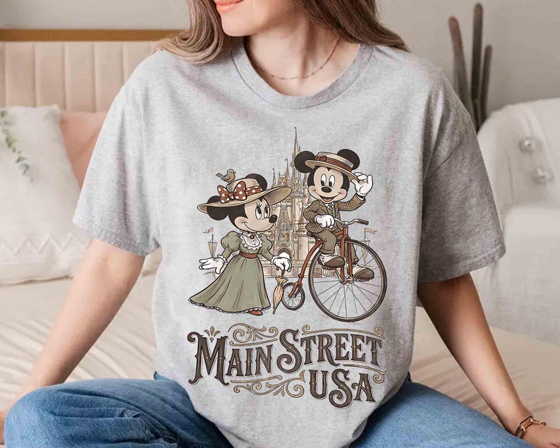 Vintage Musse och Mimmi Main Street USA-tröja, klassisk Disney-tröja för par på cykel, t-shirt med Disney-motiv, WDW Magic Kingdom-kläder bild 3