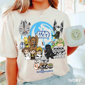 Può includere: Un set di tre tazze in ceramica con finitura opaca e macchiettata. Le tazze sono nei toni del crema, grigio chiaro e grigio scuro. Ogni tazza ha un design semplice e minimalista, perfetto per caffè o tè.