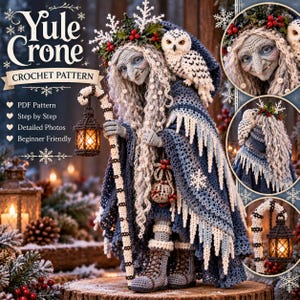 Könnte beinhalten: Eine Häkelanleitung für eine Yule Crone Puppe mit langem grauem Haar, einem blauen Kapuzenumhang mit weißem Fransenbesatz, einem Stab mit Laterne und einer weißen Eule auf der Schulter. Der Text lautet Yule Crone Crochet Pattern.