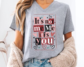 Valentine’s Day Women’s V-Neck T-Shirt, Mom-Daughter-Graphic Tee,Handwritten Love Note Shirt,Typography Heart Illustration Short Sleeve Top