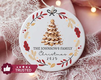 Aangepaste familie achternaam-kerst-2025 boomornament, feestelijk-vakantie peperkoek boom cadeau, keramiek gepersonaliseerde kerstbal-familie aandenken