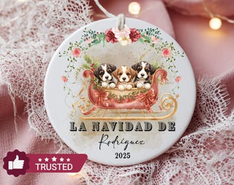 Gepersonaliseerde begaafde Latijnse kerstversieringen, aangepaste familiecadeau winterpups, Navidad Family-keramische kerstaandenken, aangepaste vakantiebuble, Spaans