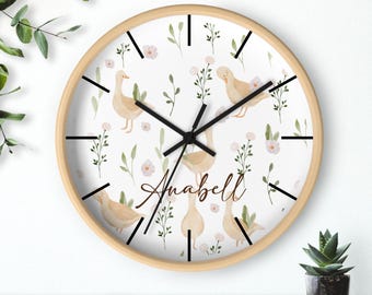 Gepersonaliseerde kinderkamerklok gans, decor cottage boerderij, aangepaste naam kinderkamerklok, boerderijdieren kunst aan de muur, neutrale kraamcadeaus