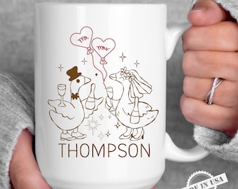 Mok Just Married Goose, gepersonaliseerd huwelijkscadeau, kopje Silly Goose Couple, aangepaste koffiemok achternaam, huwelijkscadeau meneer en mevrouw, cadeau jonggehuwde