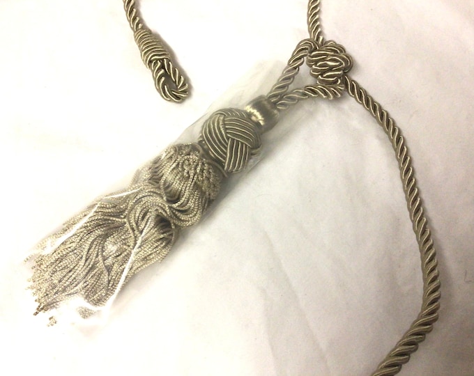 Package of 2 Platinum 27 Inch Turks Head Tie Back with 5 Inch Tassel T814