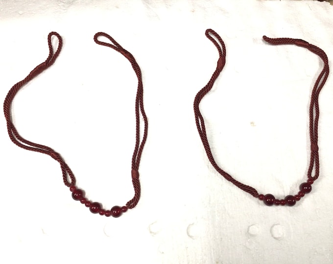 Package of 2 Burgandy 28 Inch Curtain Tiebacks. DW21