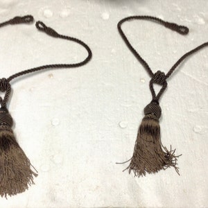 Package of 2 Brown 27 Inch Turks Head Tiebacks. DW35A