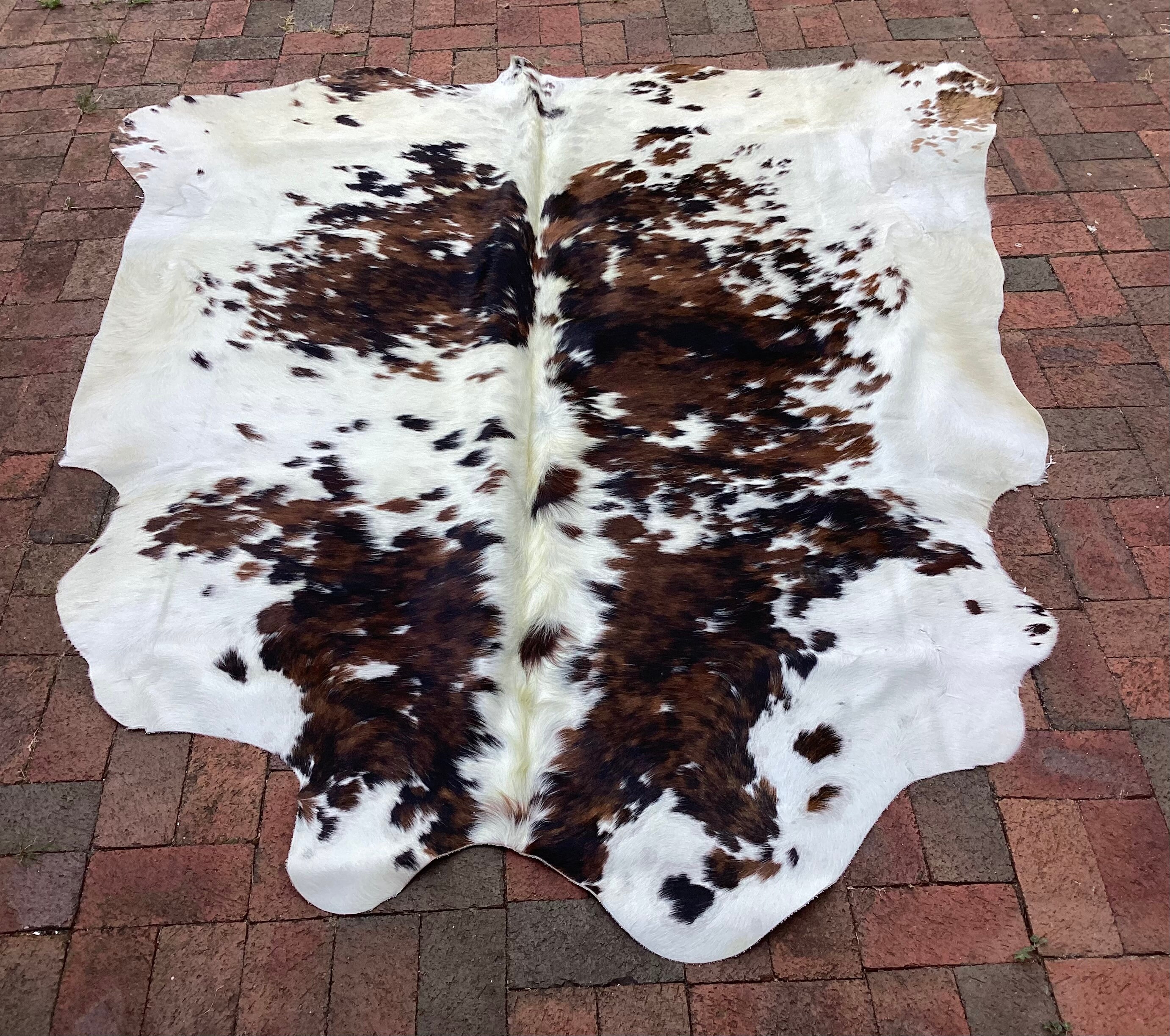 Tri Color Hair on Cowhide Rug. Leather Cowhide, HOH223