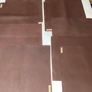 10 piezas de cuadrados de piel de vaca color burdeos Samba, HY858