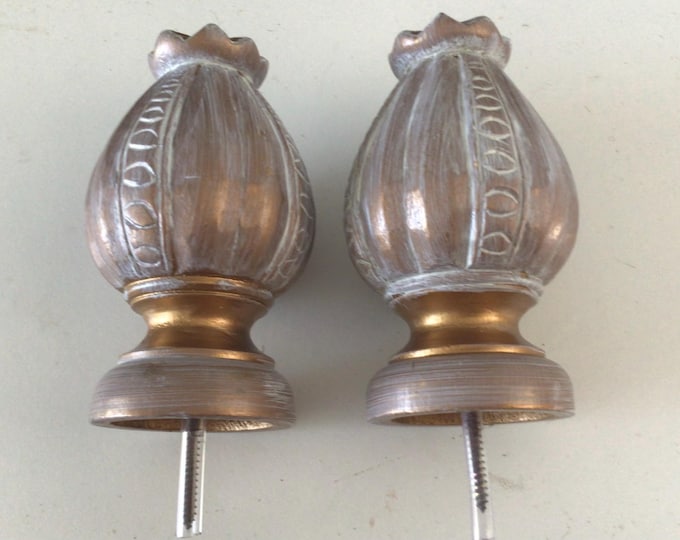 Package of 2 White Wash and Gold Hard Plastic Finish. Accessories. Curtains.  FN61