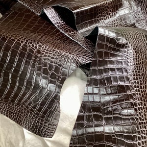 Packages of 2 Brown Embossed Gator Leather Cowhide Remnants. GTR1