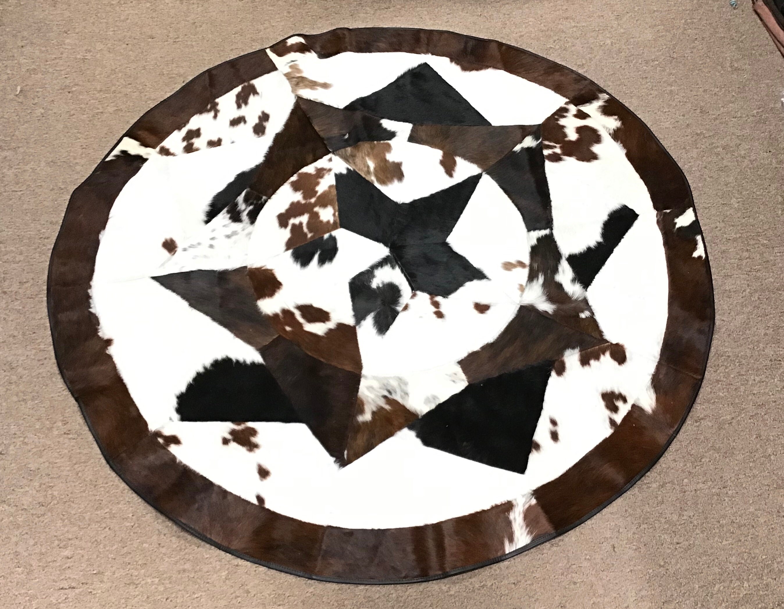 60 Inch Round Tri Color Hair on Cowhide, Leather Rugs. HOH105