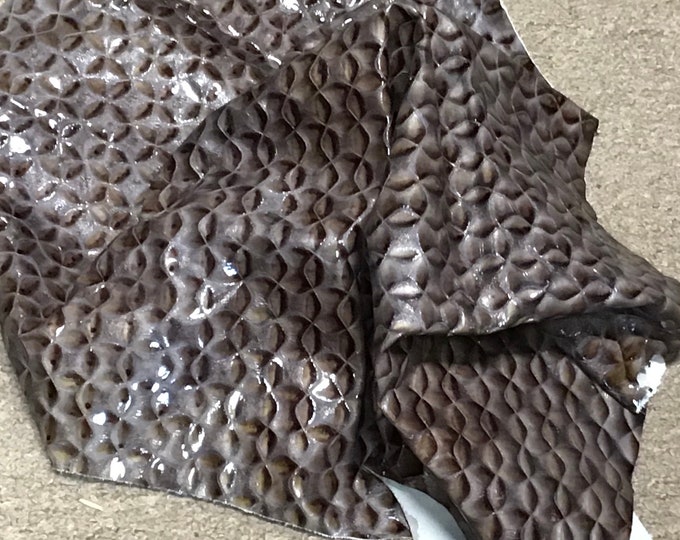 Embossed Brown Tones Leather acowhjde Remnant, DD1028