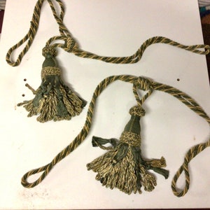 Package of 2 Green and Taupe 32 Inch Tiebacks with 7 1/2 Tassels. TN01