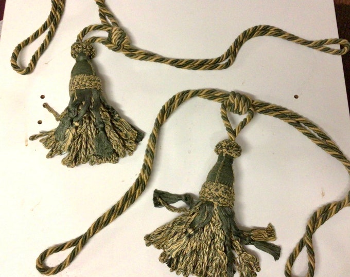 Package of 2 Green and Taupe 32 Inch Tiebacks with 7 1/2 Tassels. TN01