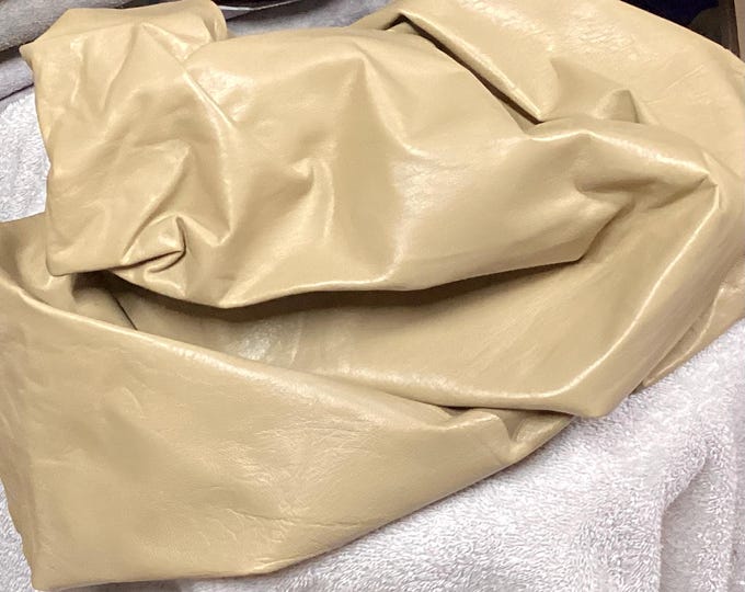 Beige Leather Lambskin.  Leather Hide,  garment Leather. Handbag Leather.  OSM8610