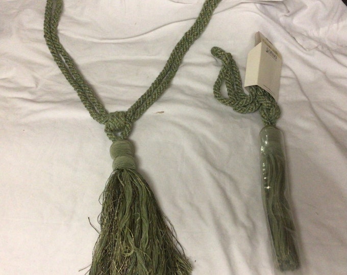 Package of 2 green 32 Inch Tiebacks with 9 inch Tassels TVNT32