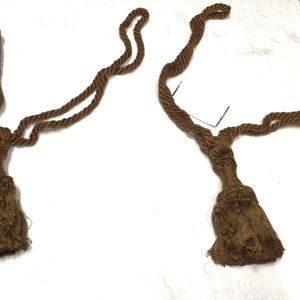 Package of 2 Brown 30 inch Drapery Tiebacks with Tassels, DW45