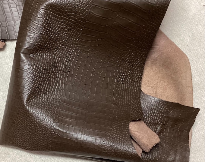 Brown Embossed Gator Leather Cowhide Remnanr.  LAC90