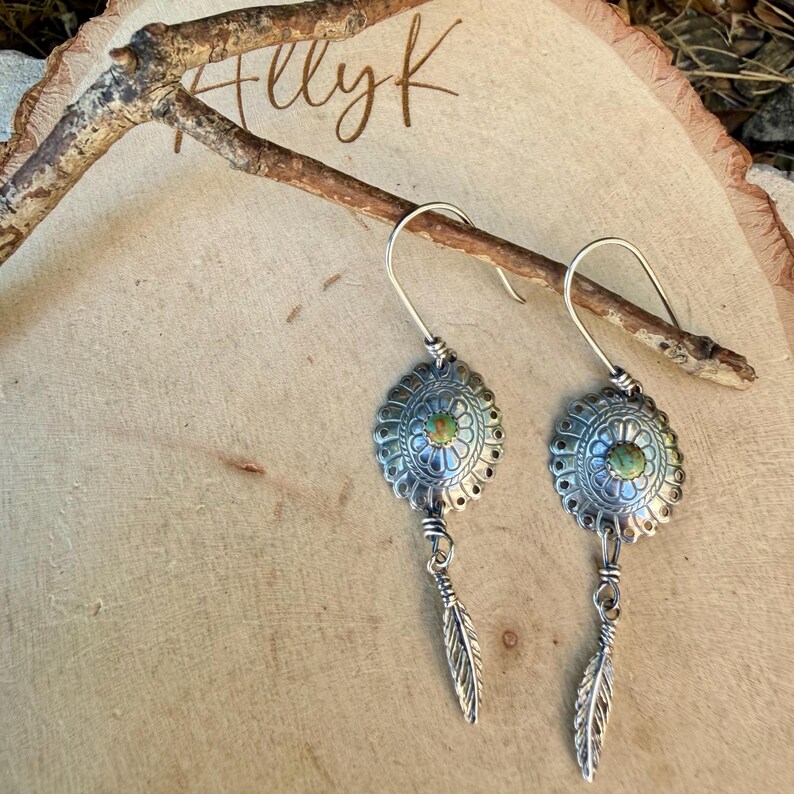 Boucles d'oreilles concho Kingman turquoise • Pendentif plume en argent sterling • Style sud-ouest image 3
